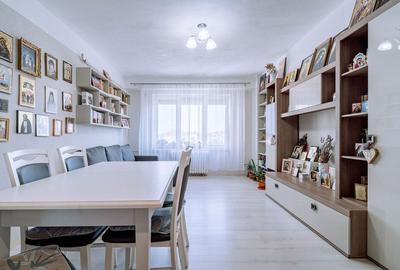 Apartament cu 4 camere decomandat, mobilat în Central