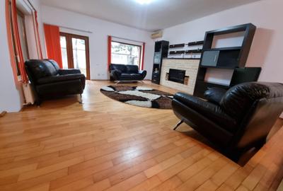 Casă individuală cu 5 camere cu Canalizare în Central