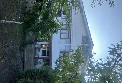 Casă cu 5 camere cu Canalizare în Petrolului - 2