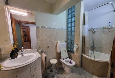 Apartament cu 3 camere semidecomandat în Central - 2