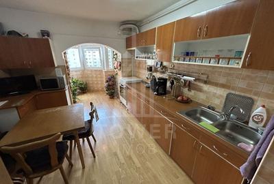 Apartament cu 3 camere decomandat în Terezian