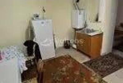 Resita, de vanzare casa, doua corpuri, curte, zona centrala - 1