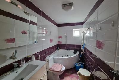 Casă cu 5 camere cu Teren 250 Mp în Sisești - 2