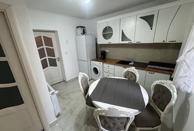 Apartament cu 3 camere decomandat, mobilat în Central