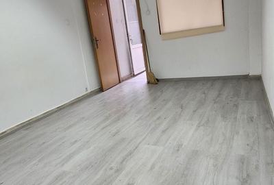 Spațiu comercial, de 93 mp, în Central - 3