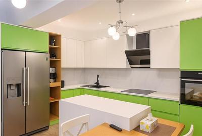 Apartament cu 3 camere decomandat, mobilat în Tractorul - 3