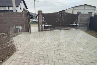 Casă cu 4 camere cu Teren 2500 Mp în Central