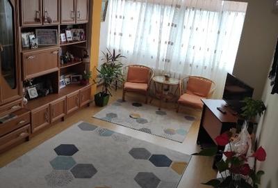 Apartament cu 3 camere decomandat, mobilat în Tomis III - 15