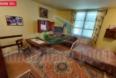 Casă cu 6 camere cu Teren 1658 Mp în Colțirea - 1
