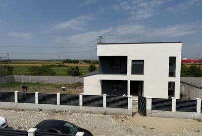Casă cu 4 camere în Central - 3