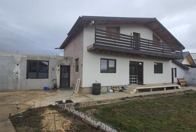 Casă cu 2 camere cu Teren 400 Mp în Dascălu