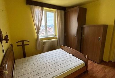 Apartament cu 4 camere decomandat în Central