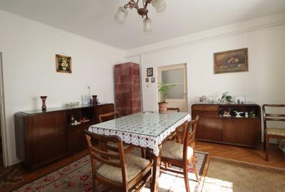 Apartament cu 3 camere decomandat în Central - 1