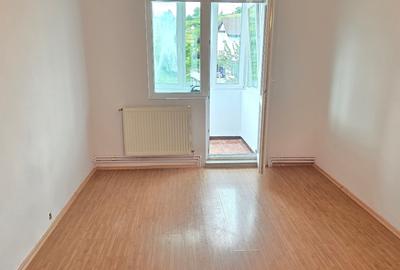 Apartament cu 21 camere semidecomandat în Micro 15 - 2