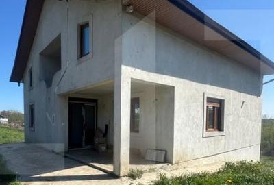Casă individuală cu 3 camere cu Teren 550 Mp în Dorohoi