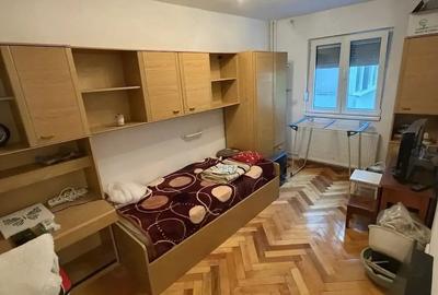 Apartament cu 3 camere semidecomandat în Exterior Vest