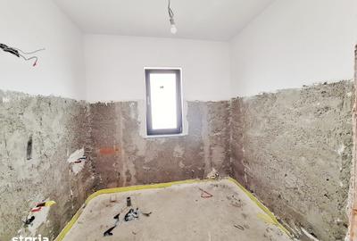 Casă cu 4 camere cu Teren 300 Mp în Mărgineni