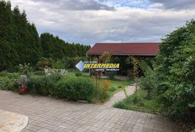 Casă individuală cu 4 camere cu Canalizare în Cetate