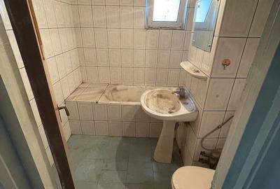 Apartament cu 3 camere decomandat în Găvana