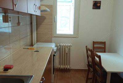 Apartament cu 3 camere decomandat, mobilat în Alexandru Obregia