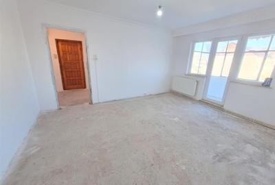 Apartament cu 2 camere semidecomandat în 9 Mai