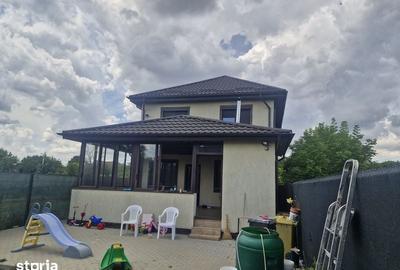 Casă cu 4 camere cu Teren 293 Mp în Pisc