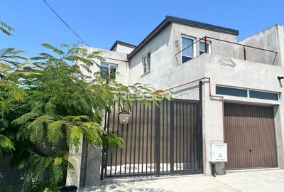 Casă cu 5 camere cu Canalizare în Lumina