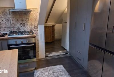 Apartament cu 6 camere în Romană