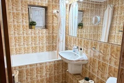 Apartament cu 2 camere decomandat în Republicii