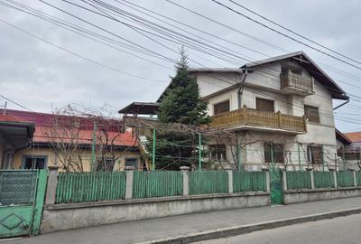 Casă individuală cu 7 camere cu Canalizare în Andronache - 2