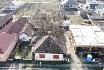 Casă cu Teren 855 Mp în Giarmata