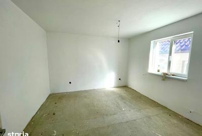 Casă cu 4 camere cu Teren 1100 Mp în Central