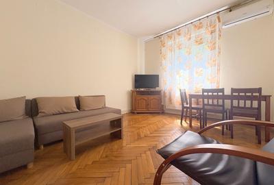 Apartament cu 3 camere decomandat, mobilat în Central