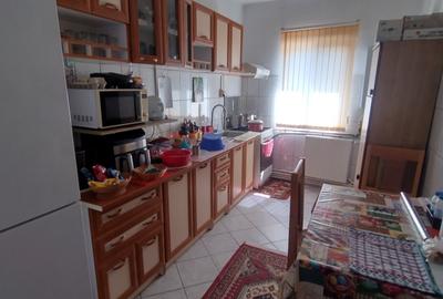 Casă cu 3 camere cu Canalizare în Exterior Est