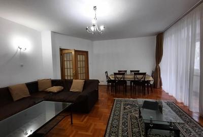 Apartament cu 5 camere decomandat în Polonă - 1