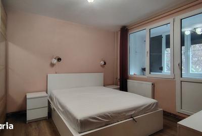 Apartament cu 4 camere decomandat în Drumul Taberei