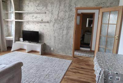 Apartament cu 3 camere semidecomandat în Drumul Taberei