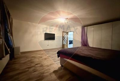 Casă cu 5 camere cu Teren 6117 Mp în Voislova - 10