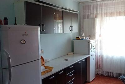 Apartament cu 4 camere decomandat, mobilat în Central