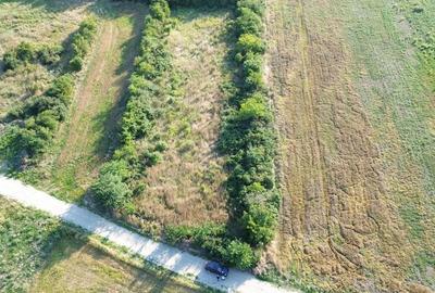 Teren de 3400 mp, în Periș