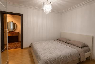 Apartament cu 3 camere decomandat, mobilat în Sebastian