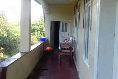 Casă cu 4 camere cu Teren 501 Mp în Lepșa