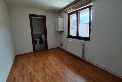 Duplex cu 6 camere cu Canalizare în 1 Decembrie 1918 - 21