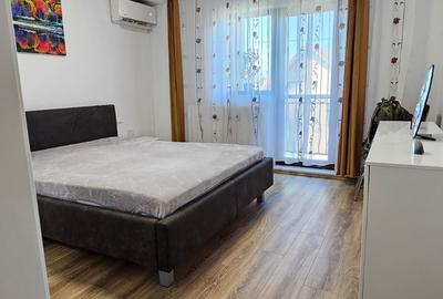 Apartament cu 3 camere semidecomandat în Cug