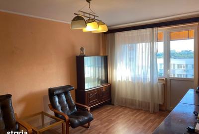 Apartament cu 3 camere decomandat în Tineretului