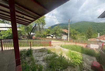 Casă cu 3 camere cu Teren 476 Mp în Plai - 1