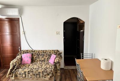 Apartament cu 2 camere semidecomandat, mobilat în Central