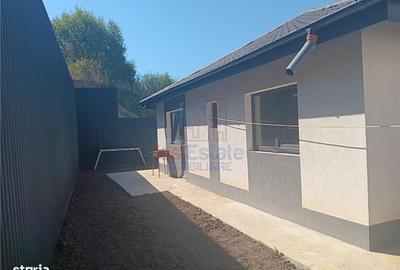 Casă cu 4 camere cu Teren 400 Mp în Bârnova