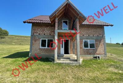 Casă cu 5 camere cu Teren 4499 Mp în Vâlcele