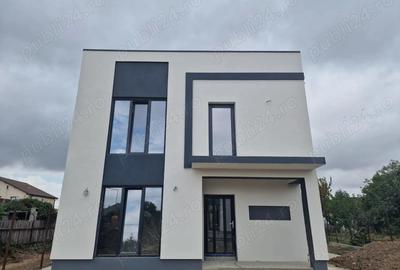 Casă cu 5 camere în Cumpăna